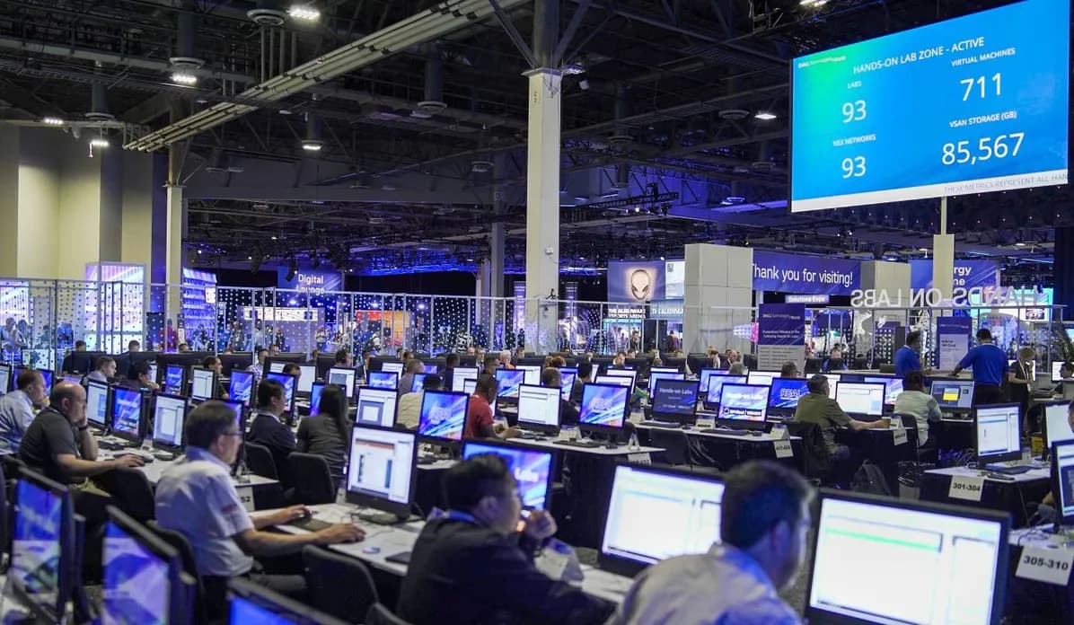 A picture of the venue at Dell Technologies World 2018 in Las Vegas. Participants are seen exploring new Hands-on-Labs for our comprehensive infrastucture protfolio.